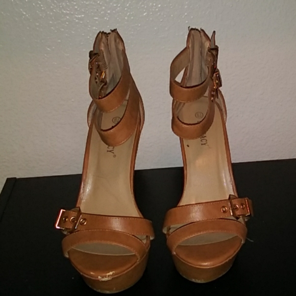 Heels - Picture 3 of 3